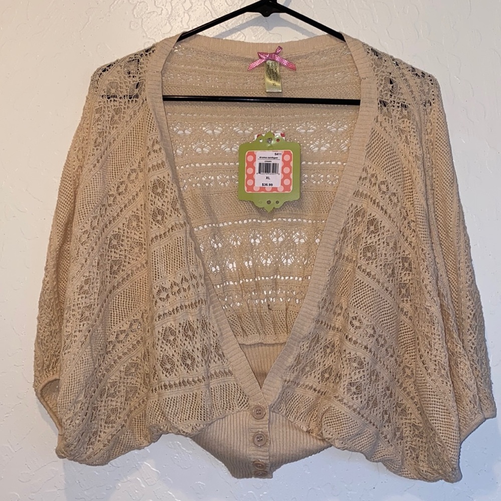 DownEast light weight crop shrug cardigan size Fits like a medium.